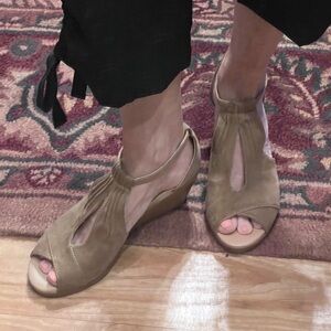 Brinkley Co Comfort Sole Wedge Sandal Sz 8 NIB